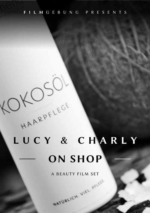 Lucy & Charly Logo vor weißer Kokosöl-Haarpflegeflasche.